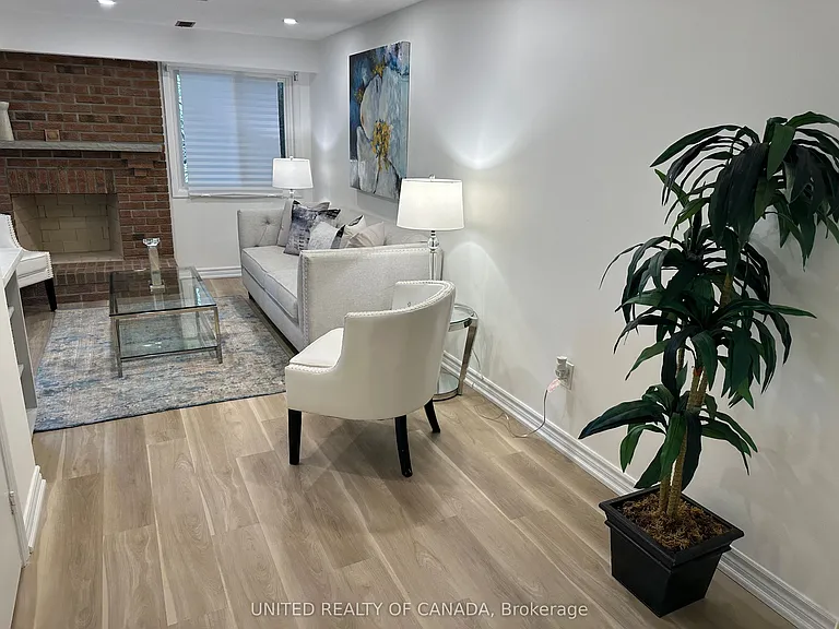 102 Baywood Ct — Photo 38