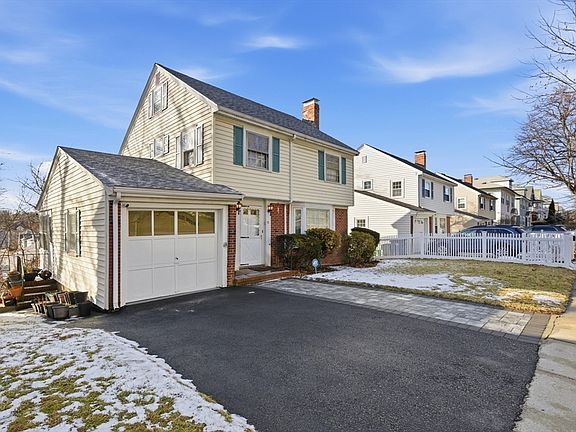 3rd image of 72 Redlands Rd