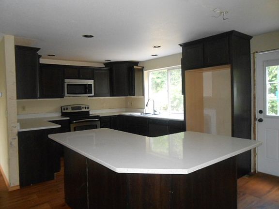 4th image of 6710 47th Avenue Ct E
