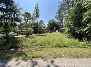3 River Rd, Gulfport, MS 39503