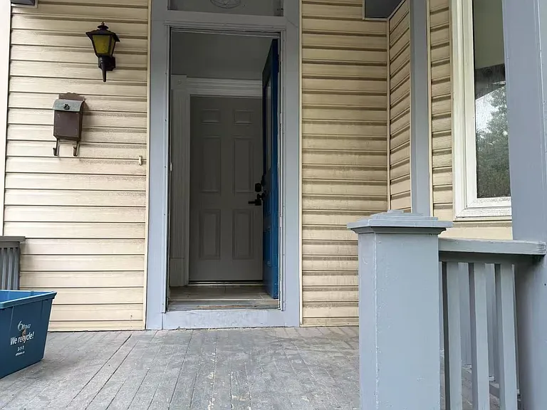 191 Pretoria Ave — Photo 1