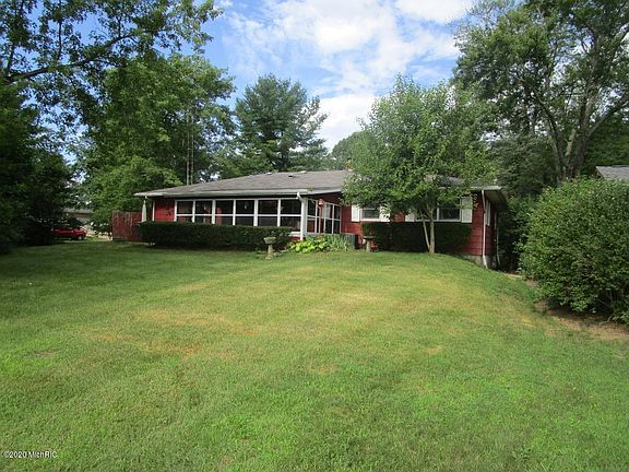 3rd image of 1807 Ferndale Dr