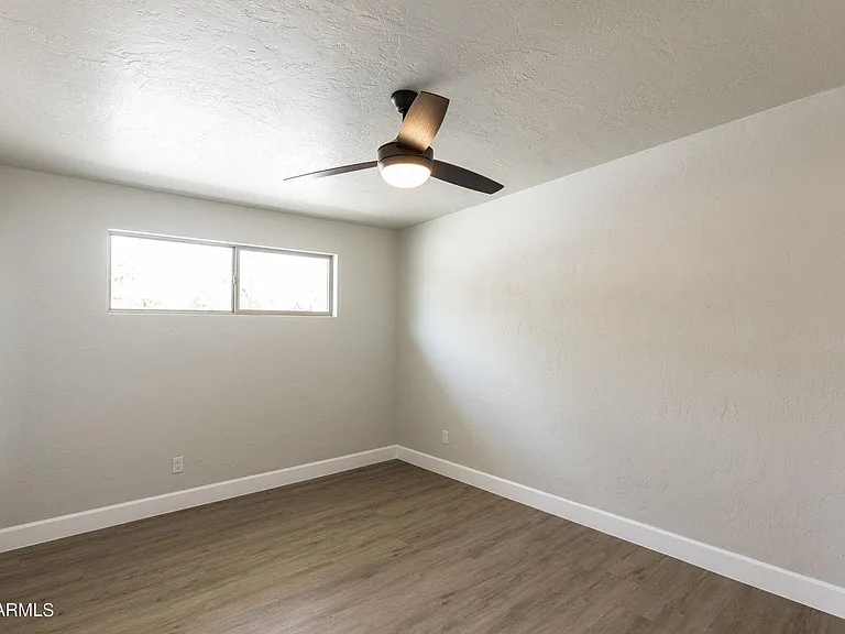 2571 E Captain Dreyfus Ave — Photo 13