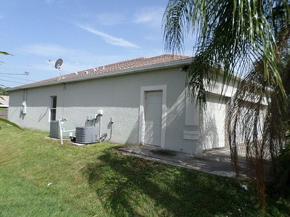 2nd image of 3822 SW Savona Blvd