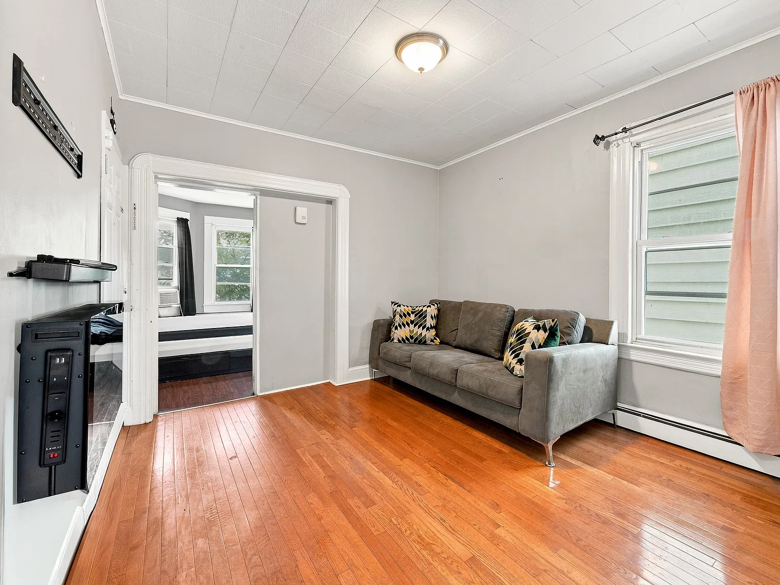 2 bed, 800 sqft, $1,800 — Photo 2