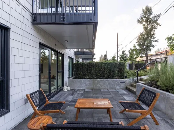 2235 Broadway E #111, Vancouver, BC V6K 2E3