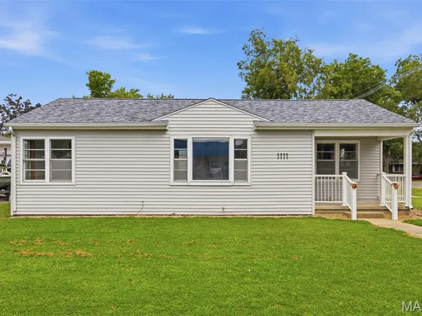 1111 Mulliken St, Carlyle, IL 62231