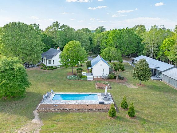 4th image of 235 Glades Rd