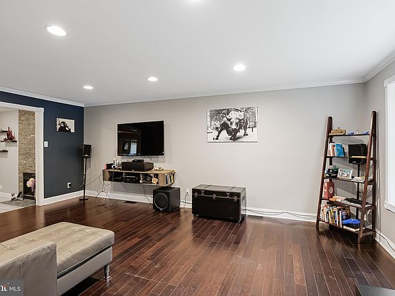 5th image of 25 Coventry Cir W