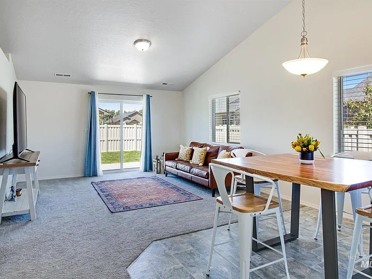596 Alpine Lake St — Photo 4