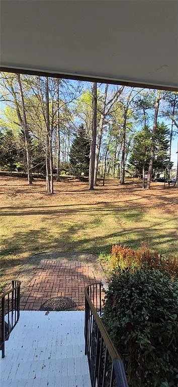 4 bed, 2.0 bath, 3293 sqft, $3,200 — Photo 4
