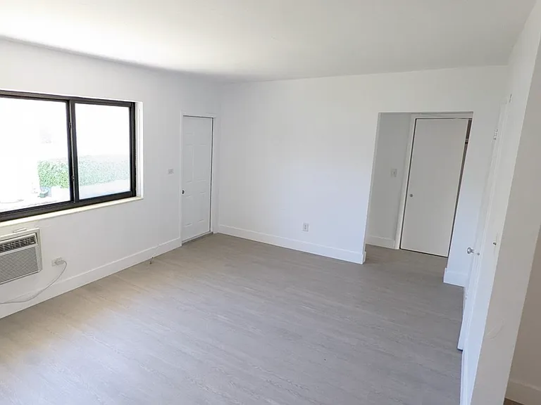 811 81st St #3 — Photo 7