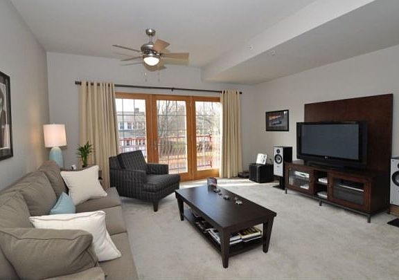 3rd image of 2282 Swan Blvd #2282