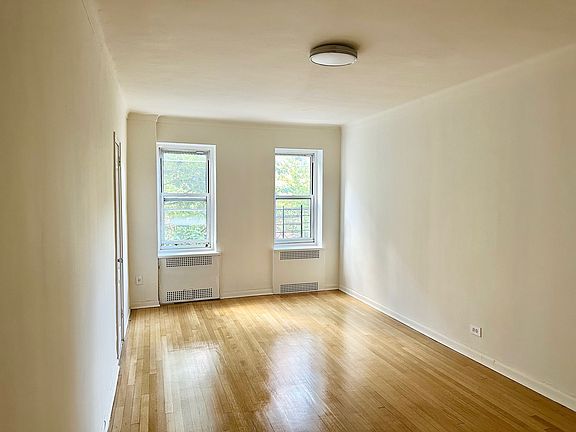 4th image of 6864 Yellowstone Blvd APT B23