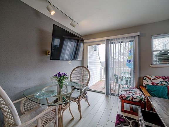 4th image of 1089 Bluewater Dr #516