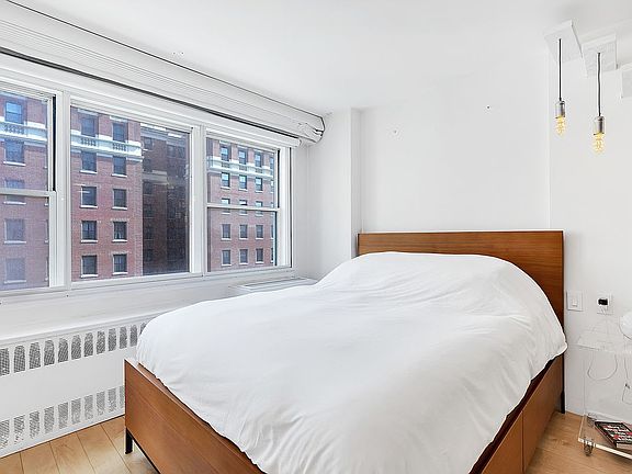 3rd image of 430 W 34th St APT 11G