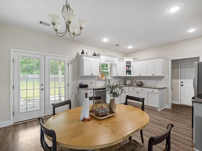 118 Clay St NE — Photo 11
