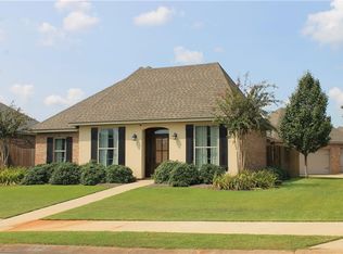 452 Ocho Rios Dr, Pineville, LA 71360