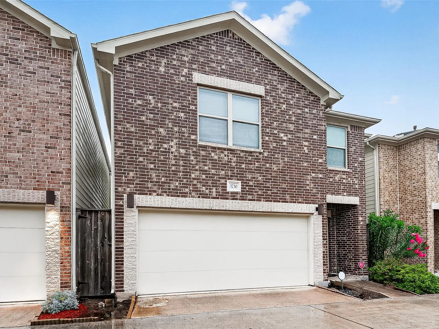 3 bed, 2.5 bath, 1695 sqft, $2,150 — Photo 2