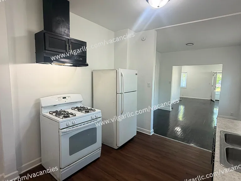 2435 Diamond Ave — Photo 6