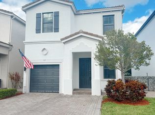 717 NE 191st St, Miami, FL 33179