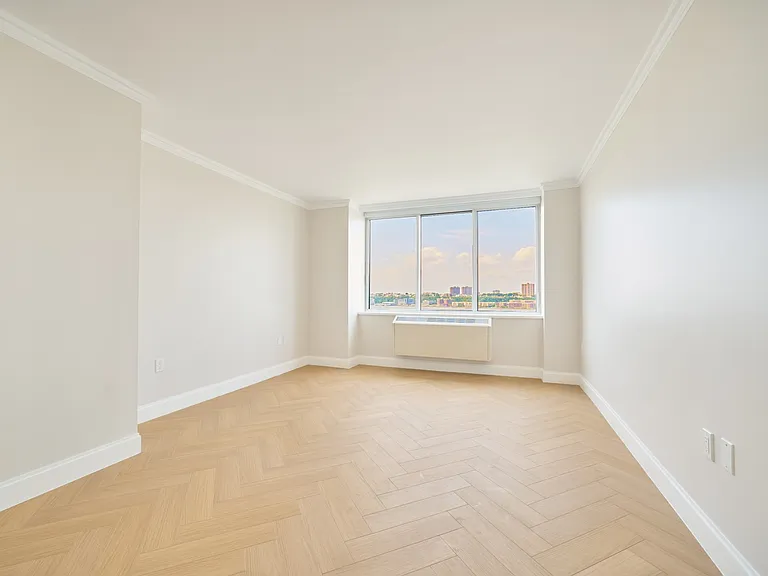 160 Riverside Blvd #4A — Photo 8