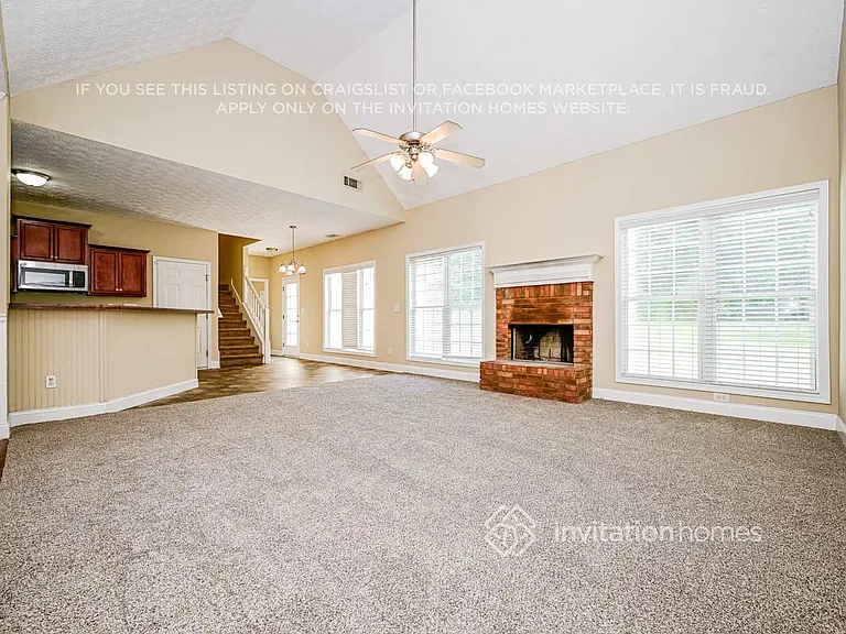 220 Hedgewood Dr — Photo 4