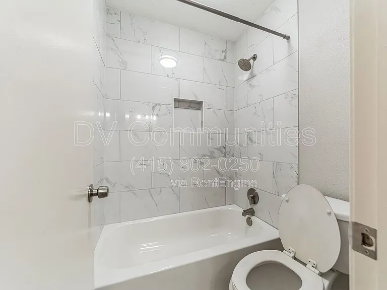 700 Meadowglen Dr — Photo 19