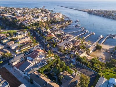 2200 Pacific Dr, Corona Del Mar, CA, 92625