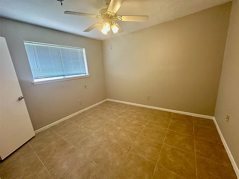 2711 Colony Dr — Photo 15