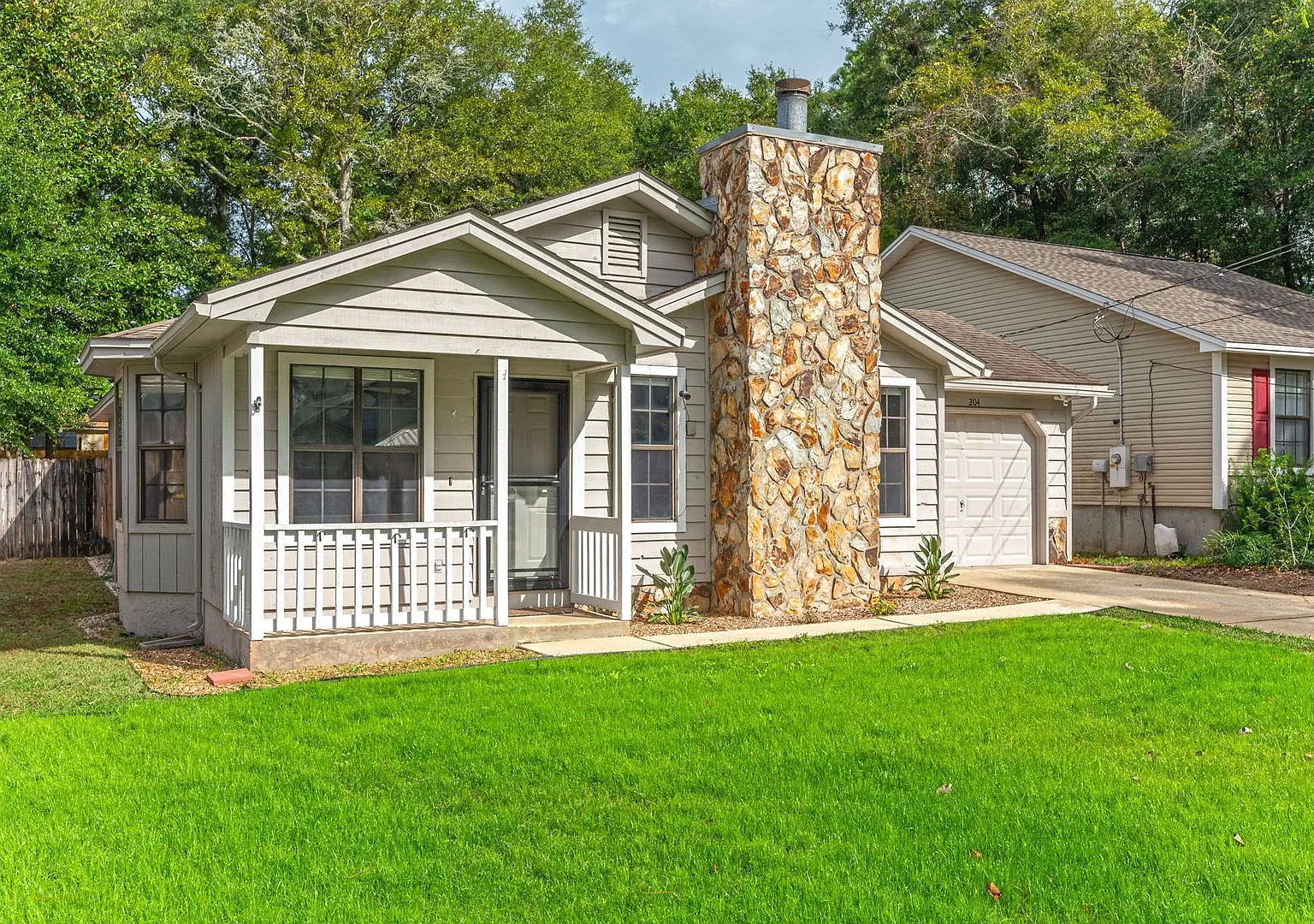 Updated Home in Prime Niceville Location! — Photo 2