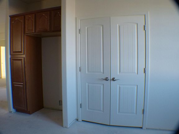 5th image of 560 Glenshire Drive