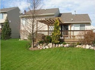 5653 E Grove Dr SE, Grand Rapids, MI 49512