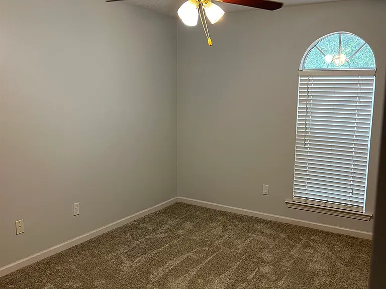 9837 Oldham Dr — Photo 2