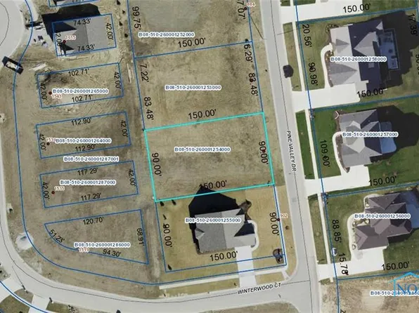896 Pine Valley Dr, Bowling Green, OH 43402