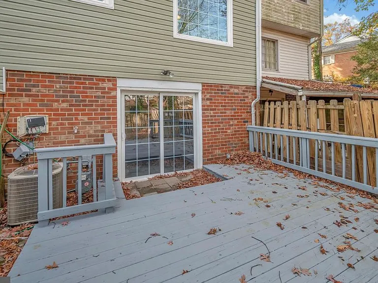 712 Olde Greenwich Cir — Photo 6