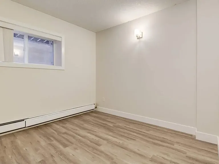 127 25th Ave SW #402 — Photo 11