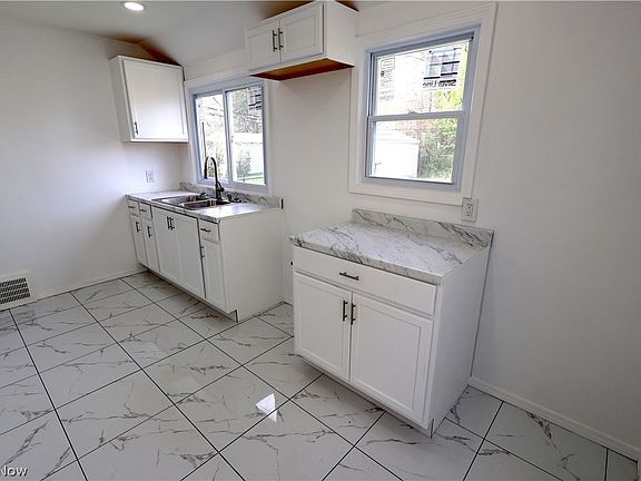 2nd image of 16405 Glendale Ave