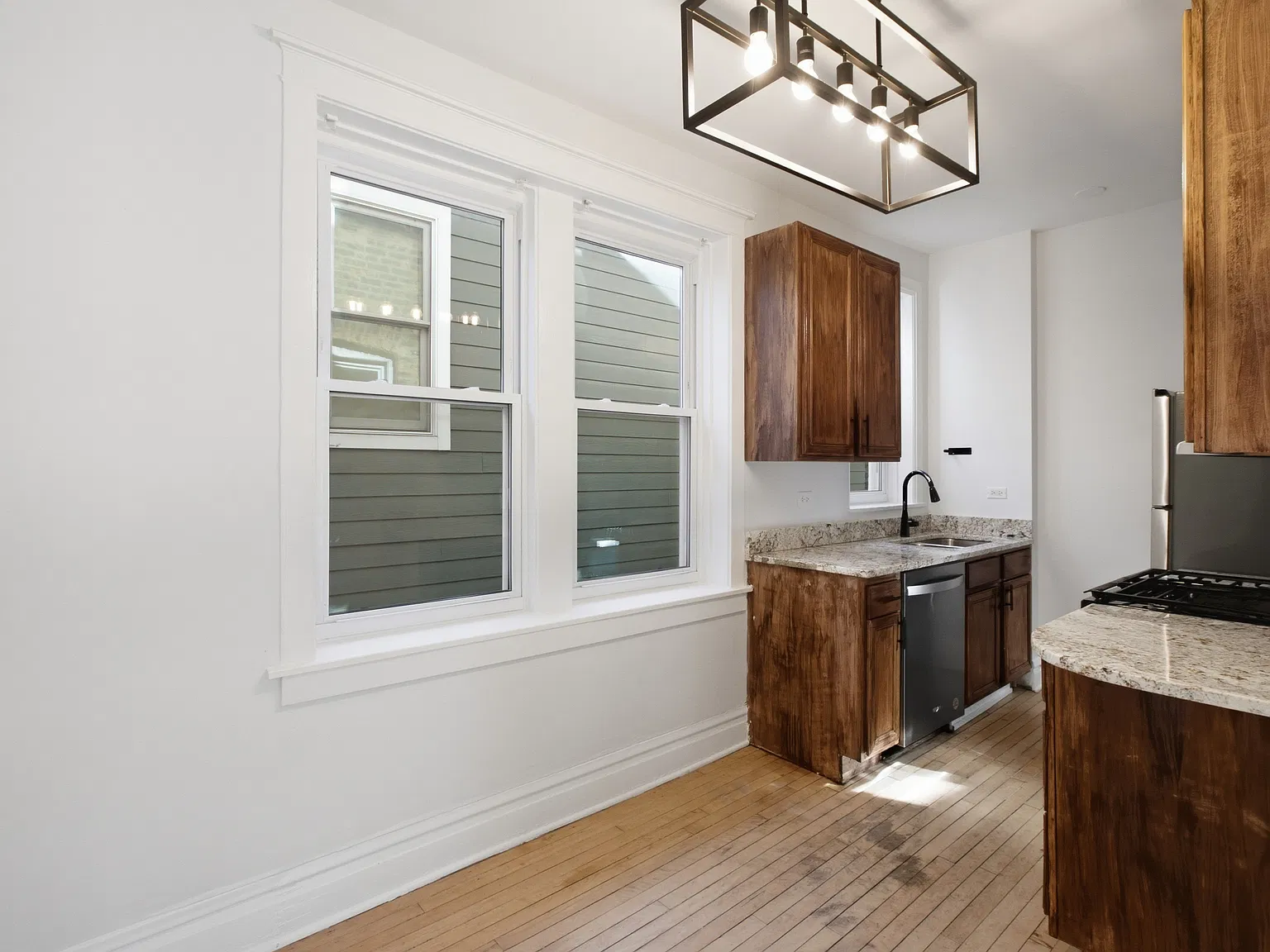 2 bed, 1.0 bath, 900 sqft, $2,350 — Photo 3