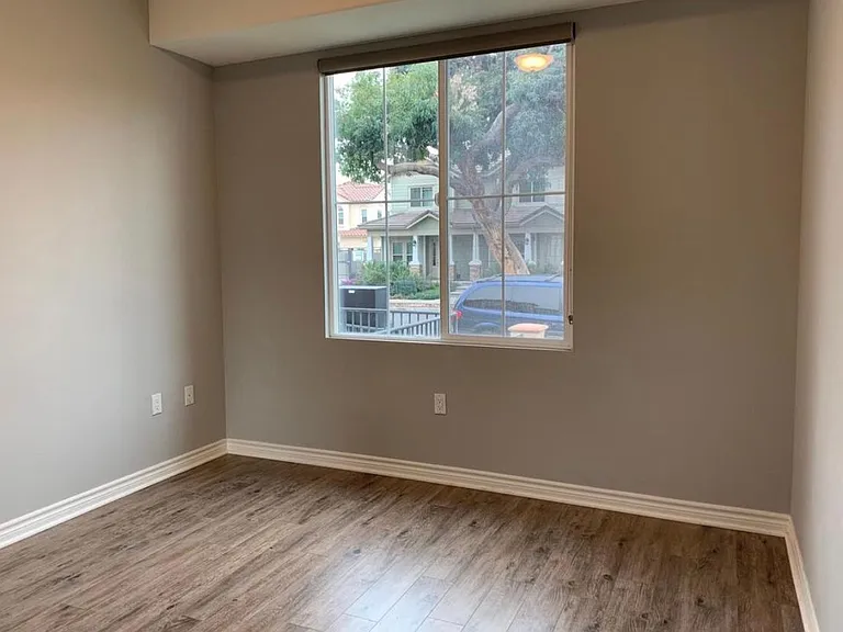 109 E McLean St — Photo 8