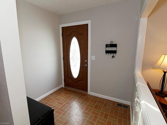 2nd image of 8609 Oakridge Dr