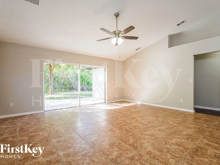 649 Rosaro Ct — Photo 3