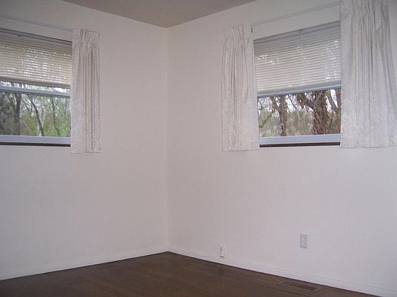 4th image of 227 Green Pine Ave