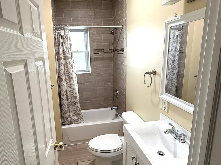 1333 E Main St #5 — Photo 5