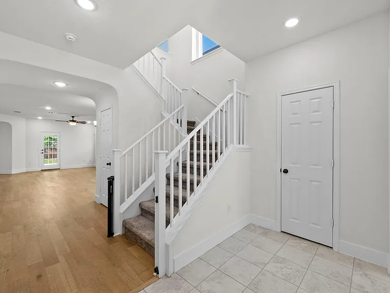 544 Ayinger Ln — Photo 13