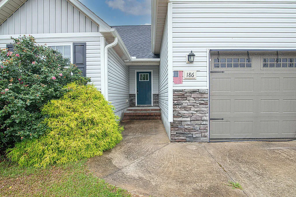 186 Peytons Ridge Drive - 1 — Photo 2