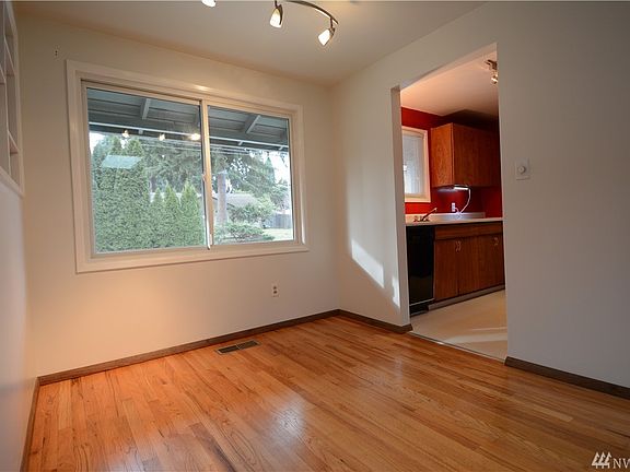 4th image of 212 Lake Hills Blvd