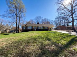 707 Willowmoore Ave, Thomasville, NC 27360