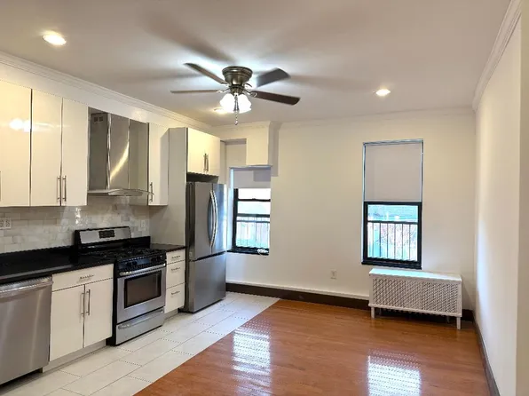 1543 West 1st Street image 6 of 9