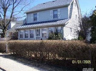 152 Courthouse Rd, Franklin Square, NY 11010